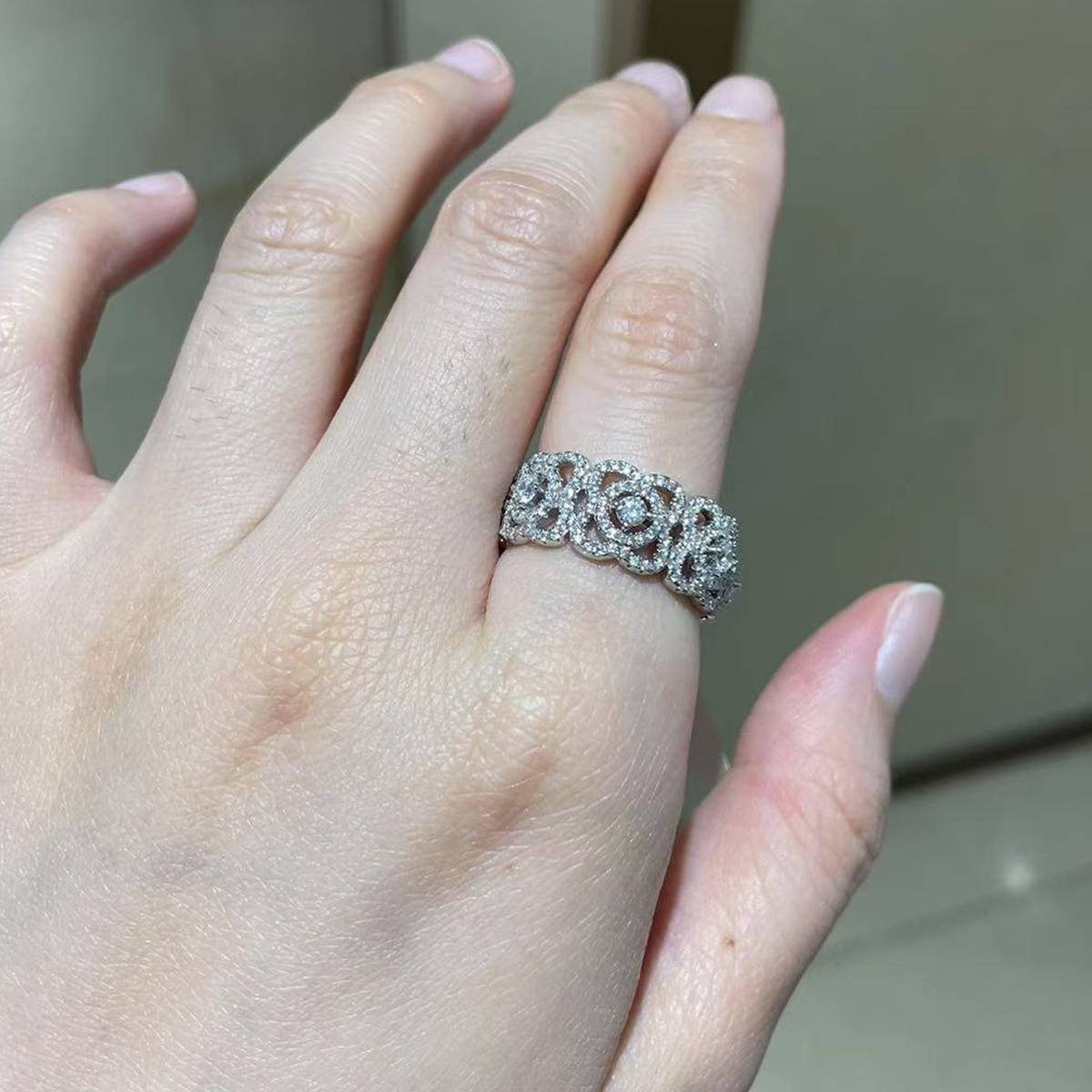 Light luxury full diamond lined ring S925 silver plated platinum women's ring custom selection accessory stone Moissanite 1.5ct